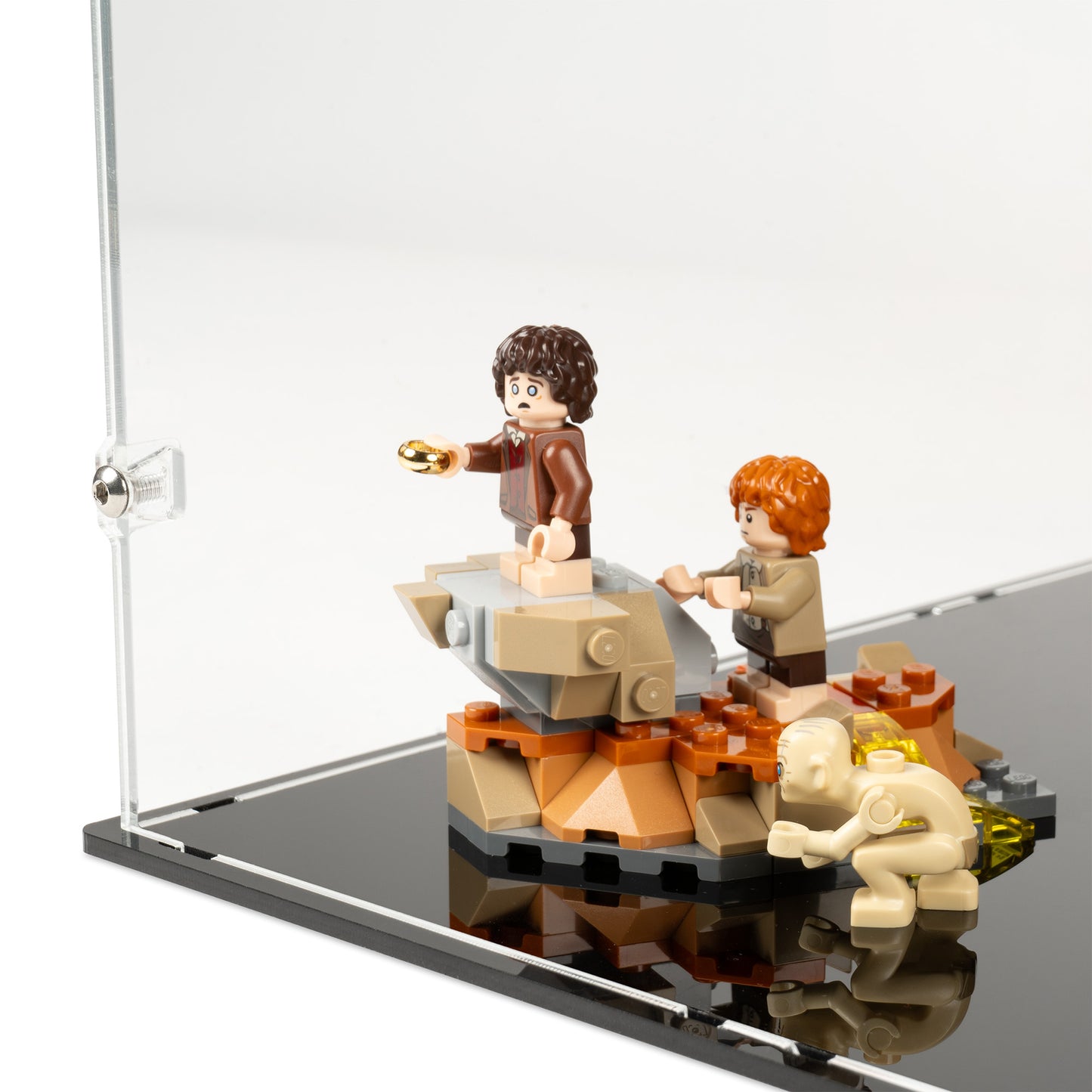Fitting detail view of LEGO 10333 The Lord of the Rings Barad-dûr Display Case.