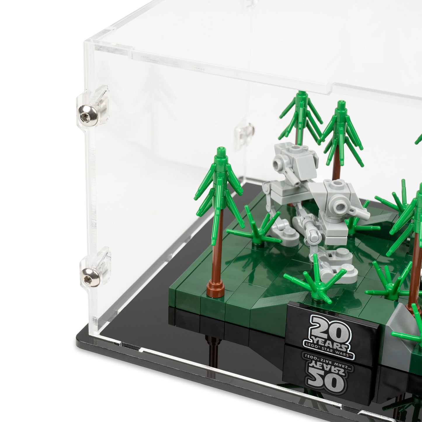 Fitting detail view of LEGO 40362 Battle of Endor Display Case.