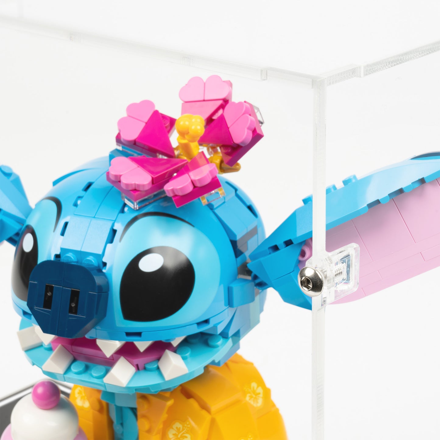 Fitting detail view of LEGO 43249 Stitch Display Case.