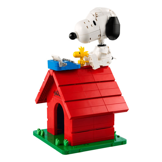 LEGO® Peanuts: Snoopy's Doghouse Display Case (21368)