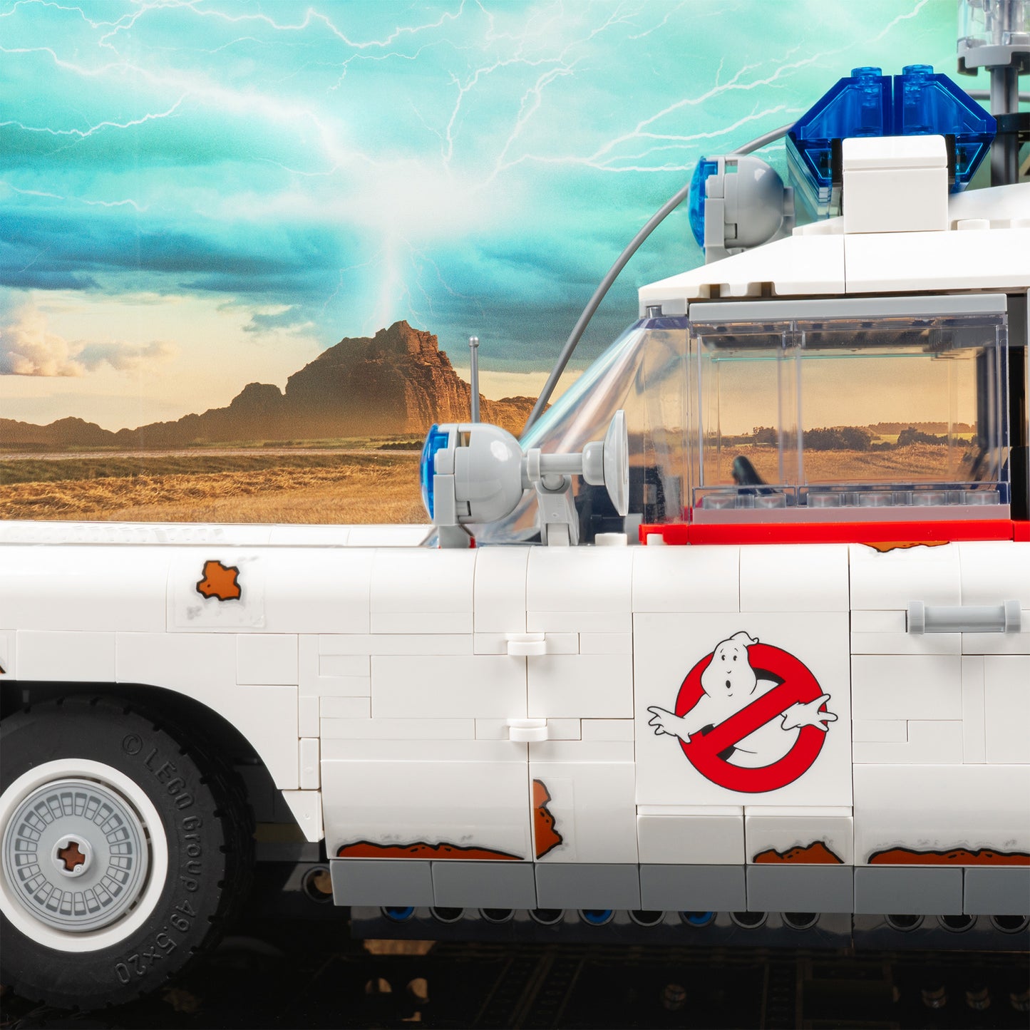 Lightning detail view of LEGO 10274 Ghostbusters ECTO-1 Display Case with a UV printed background.