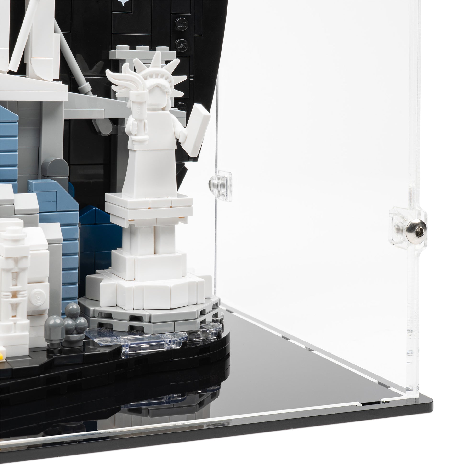 Statue of Liberty detail view of LEGO 21066 New York City – The Big Apple Display Case.