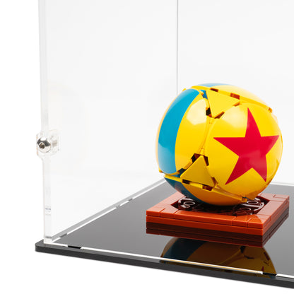 Fitting detail view of LEGO 21357 Disney Pixar Luxo Jr Display Case.