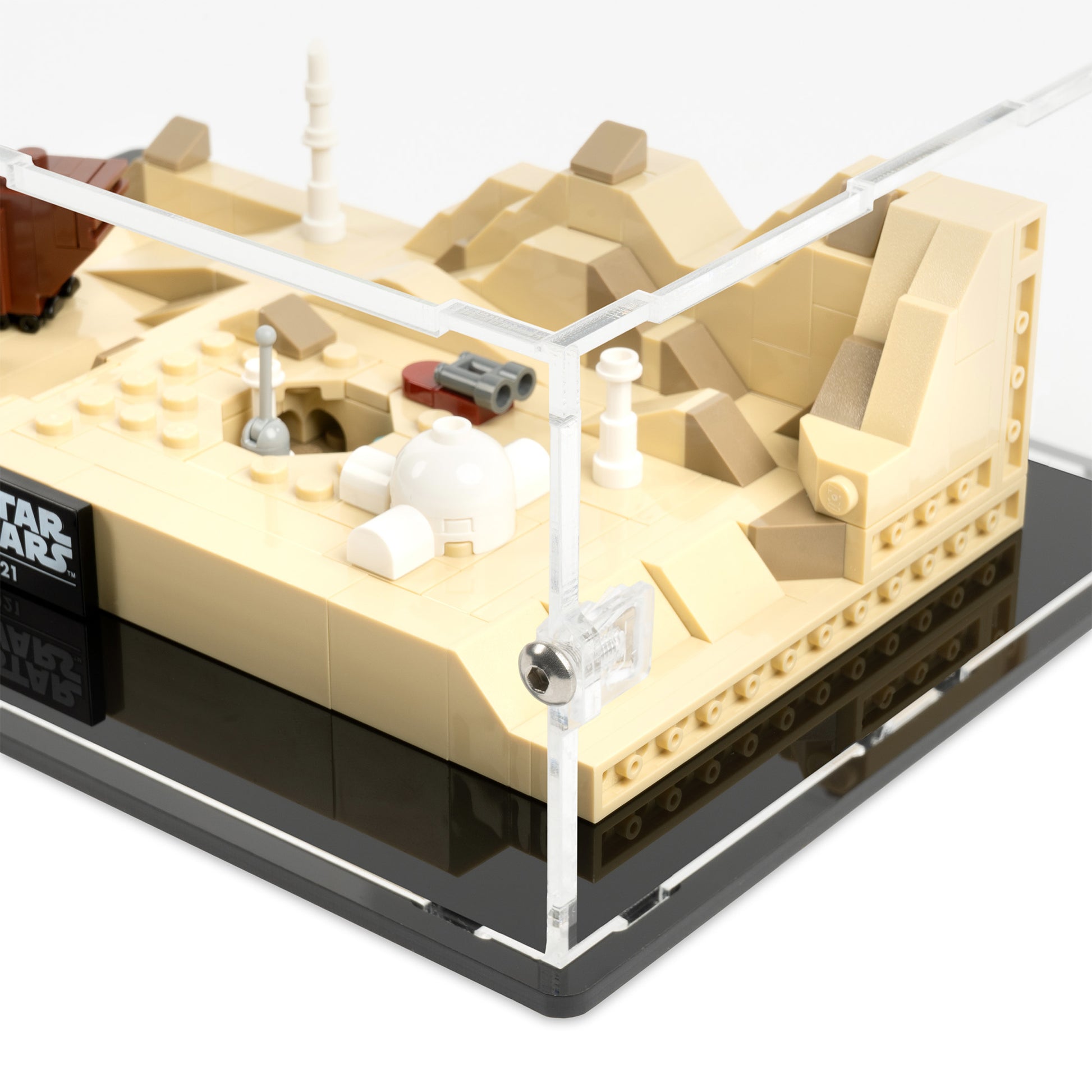 Fitting detail view of LEGO 40451 Tatooine Homestead Display Case.