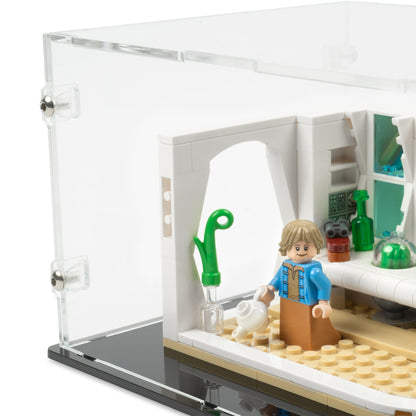 Fitting detail view of LEGO 40531 Lars Family Homestead Kitchen Display Case.