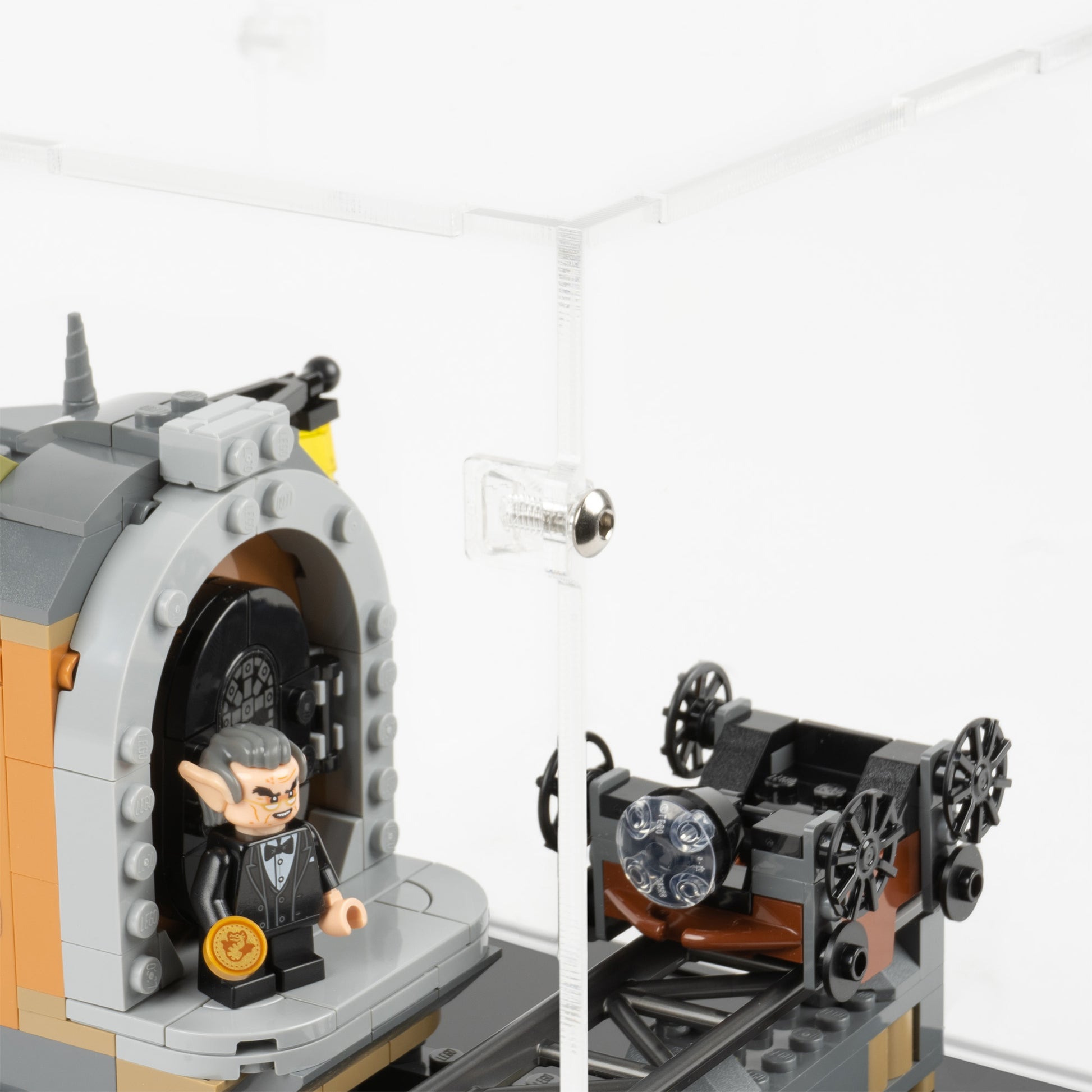 Fitting detail view of LEGO 40598 Gringotts Vault Display Case.