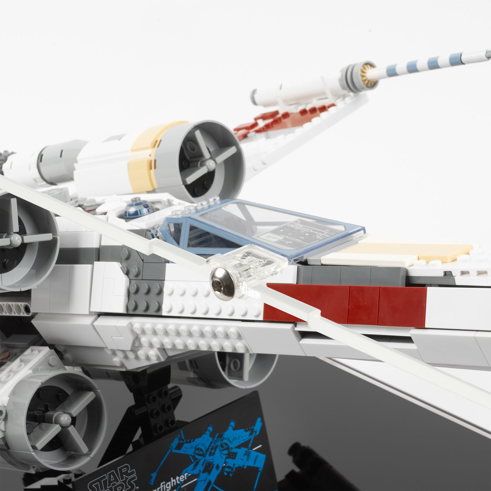 Fitting detail view of LEGO 75355 UCS X-Wing Starfighter Display Case.