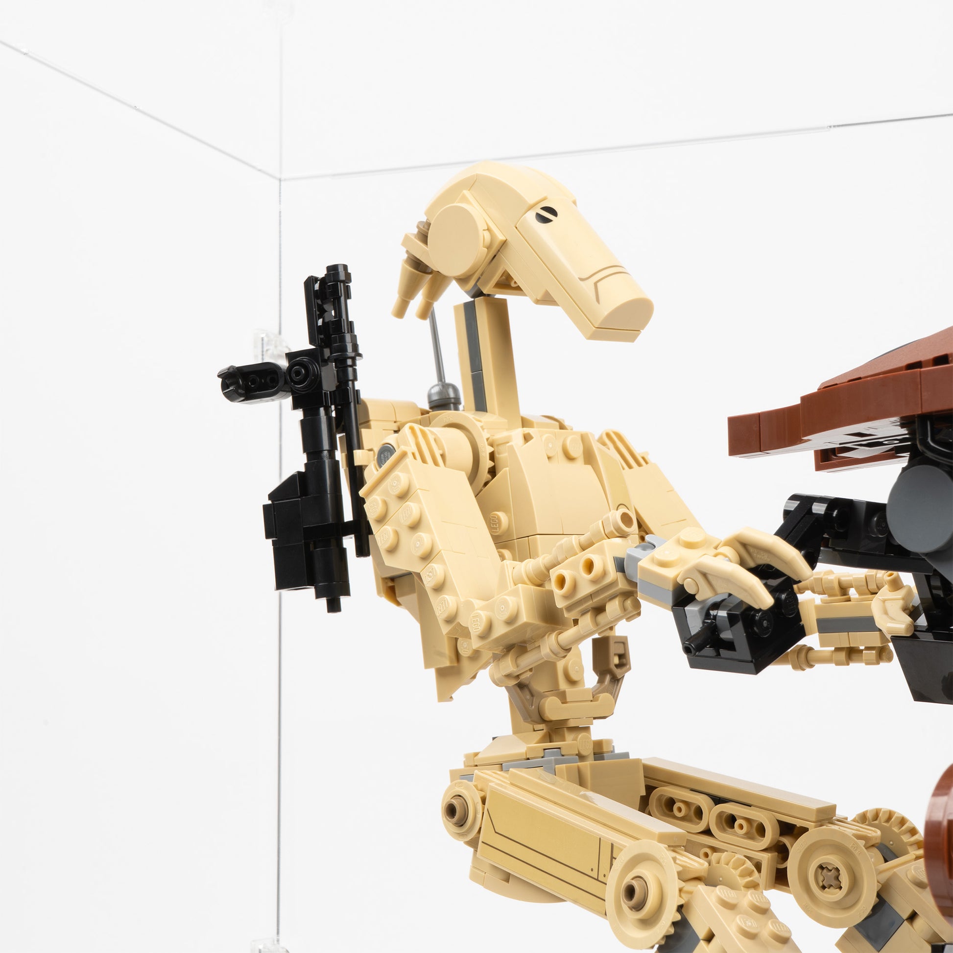 Droid detail view of LEGO 75428 Battle Droid with STAP Display Case.