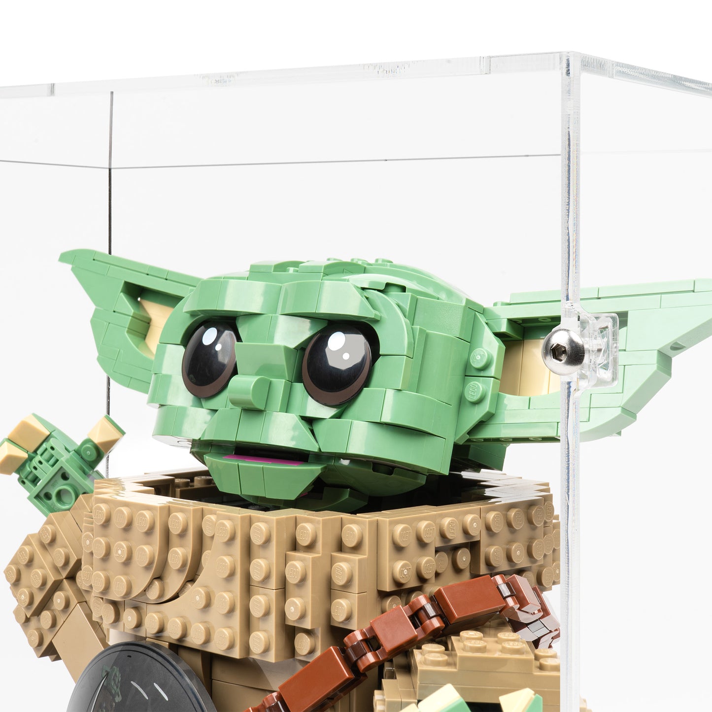 Fitting detail view of LEGO 75446 Grogu Mandalorian Apprentice Display Case.