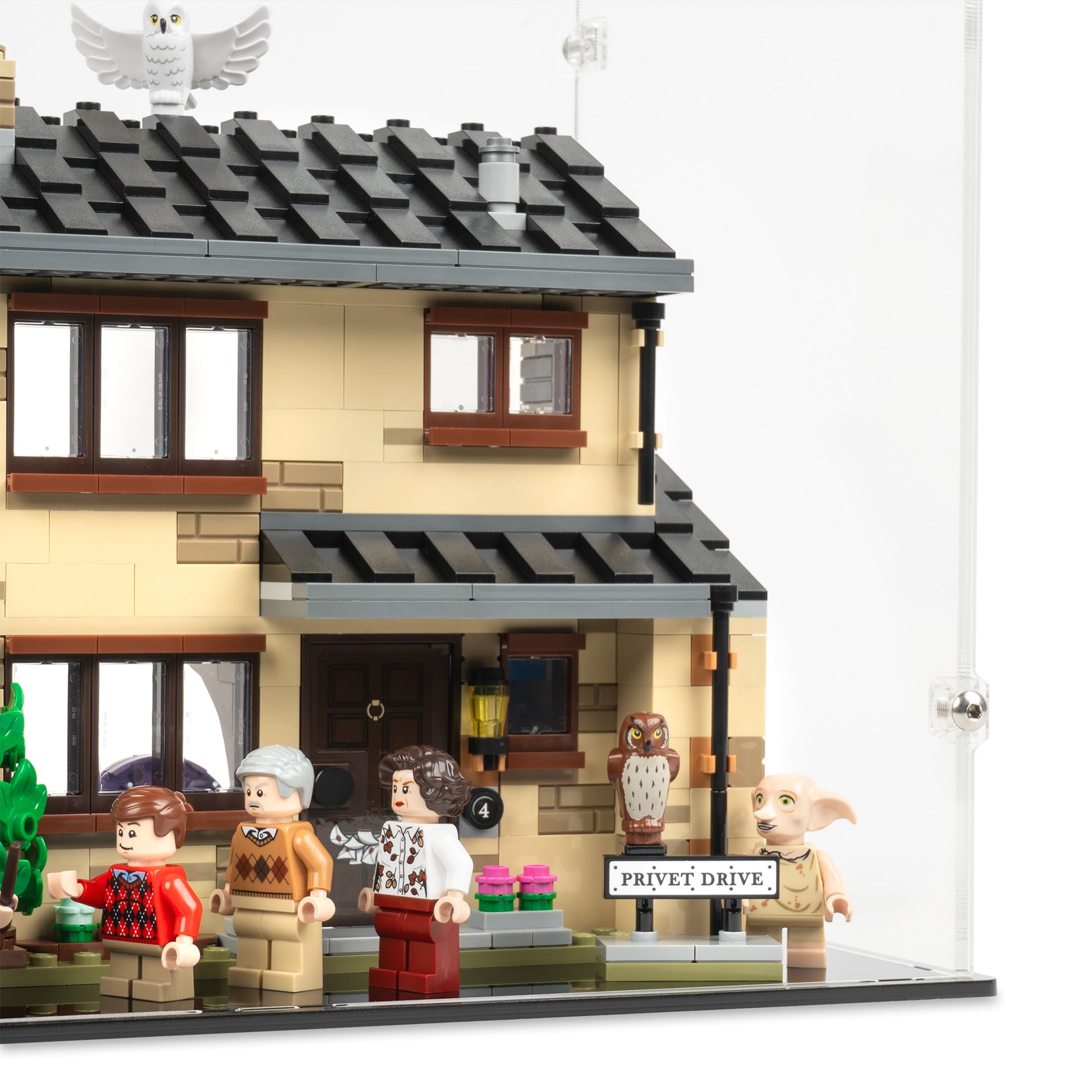Fitting detail view of LEGO 75968 4 Privet Drive Display Case.