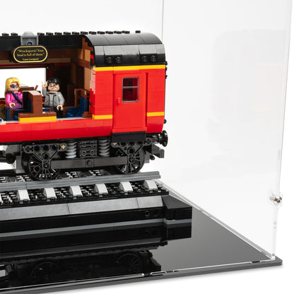 Fitting detail view of LEGO 76405 Hogwarts Express – Collectors' Edition Display Case.