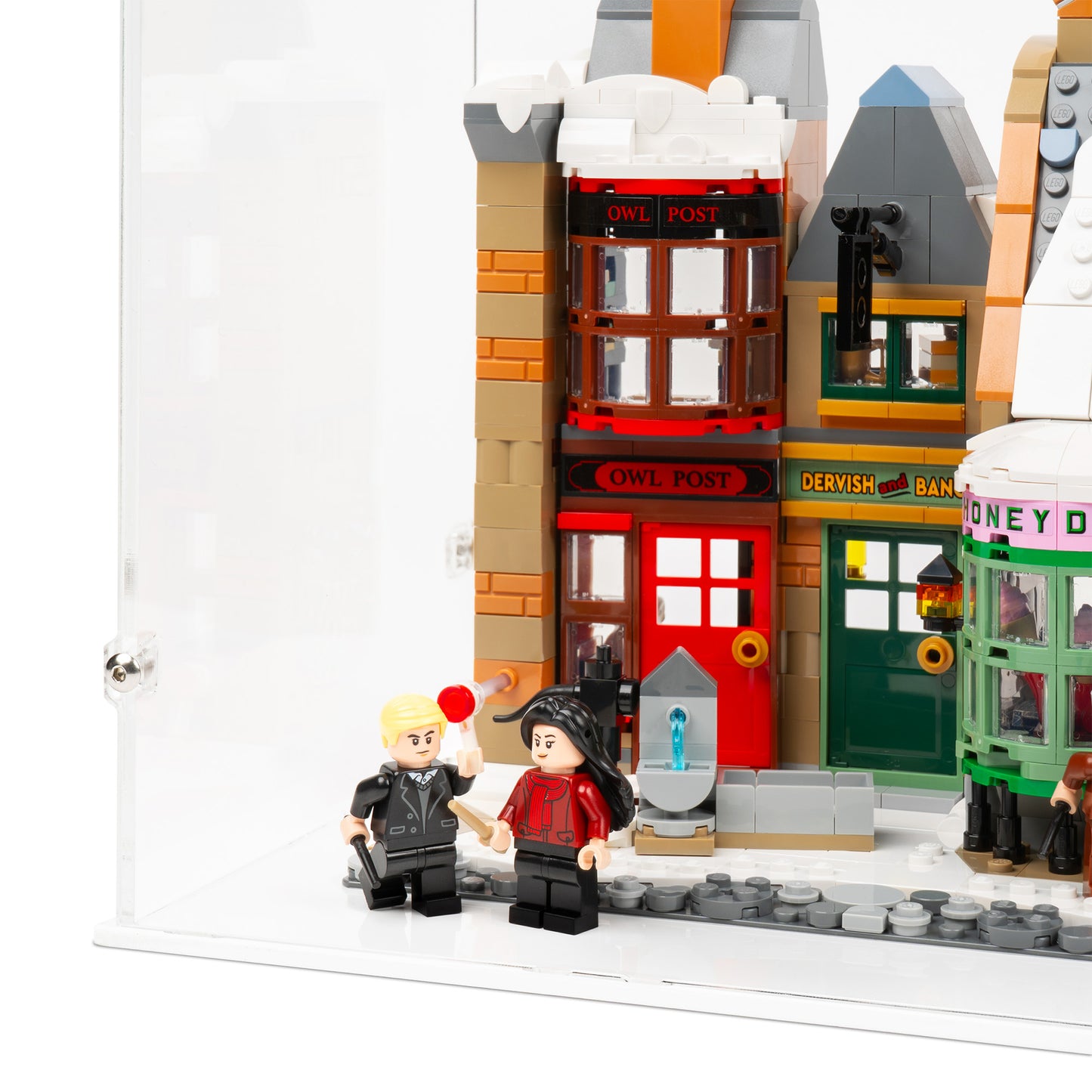 Fitting detail view of LEGO 76457 Hogsmeade Village – Collectors' Edition Display Case.