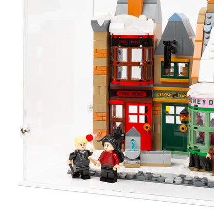 Fitting detail view of LEGO 76457 Hogsmeade Village – Collectors' Edition Display Case.