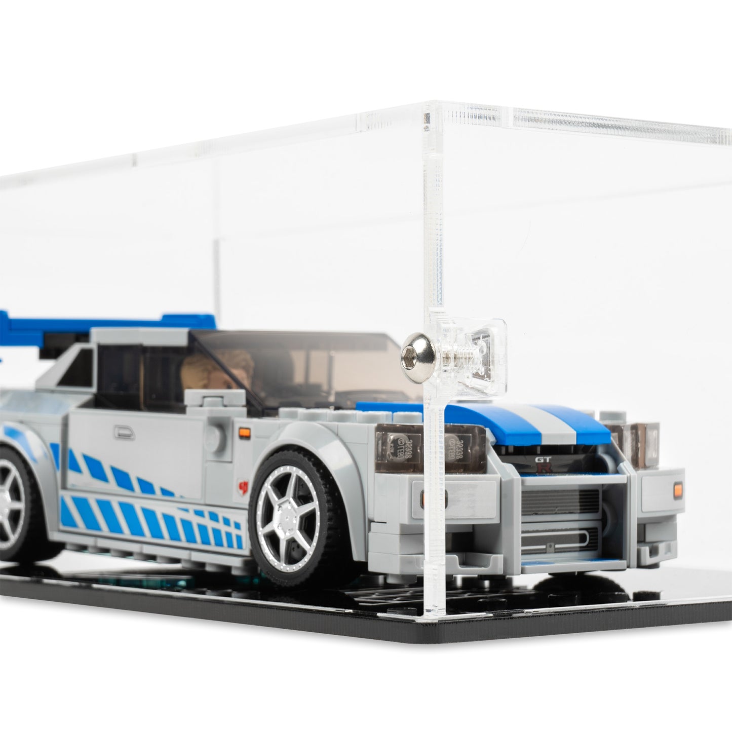Fitting detail view of LEGO 76917 2 Fast 2 Furious Nissan Skyline GT-R R34 Display Case.