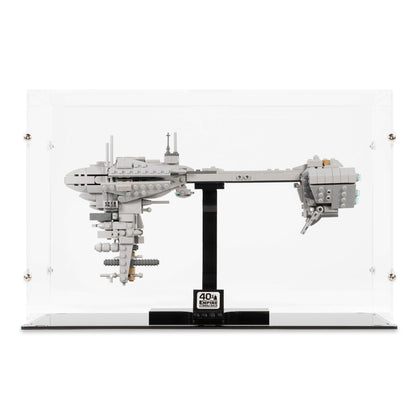 Front view of LEGO 77904 Nebulon-B Frigate Display Case.