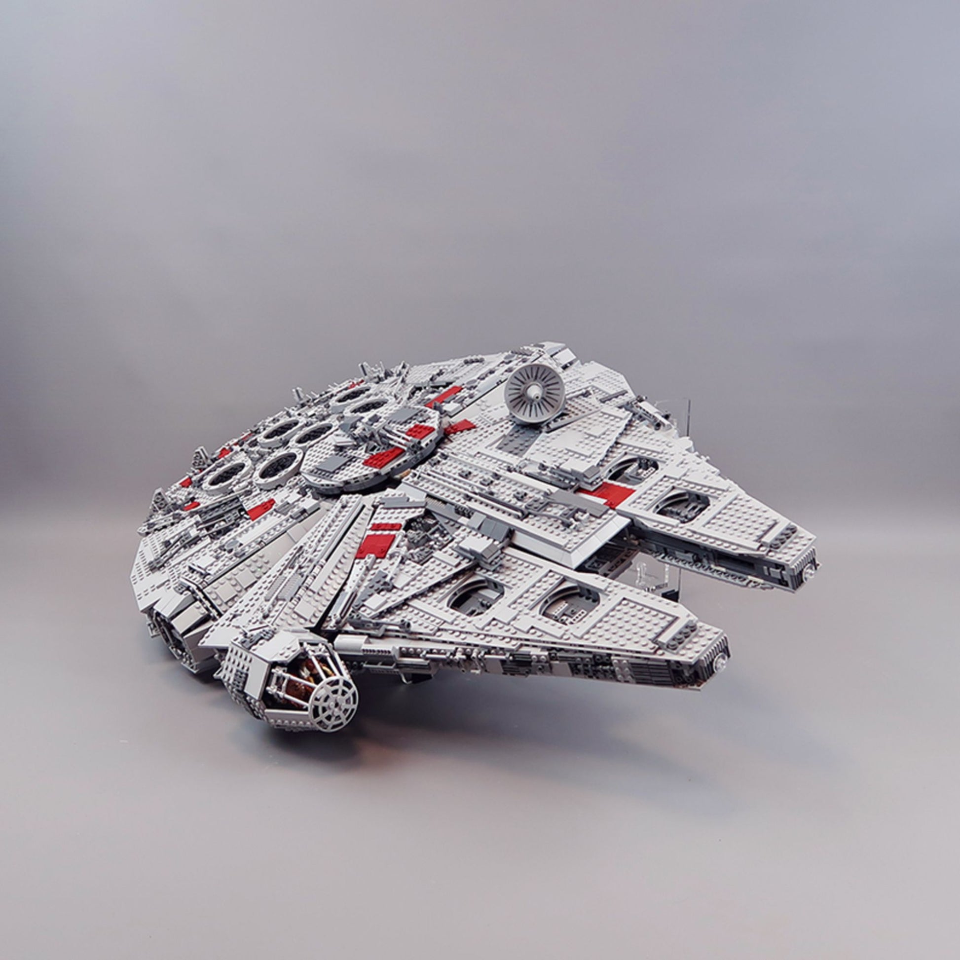 2-inch 1 LEGO Star Wars Millennium Falcon Stand Kit 75105/75257£CP2633