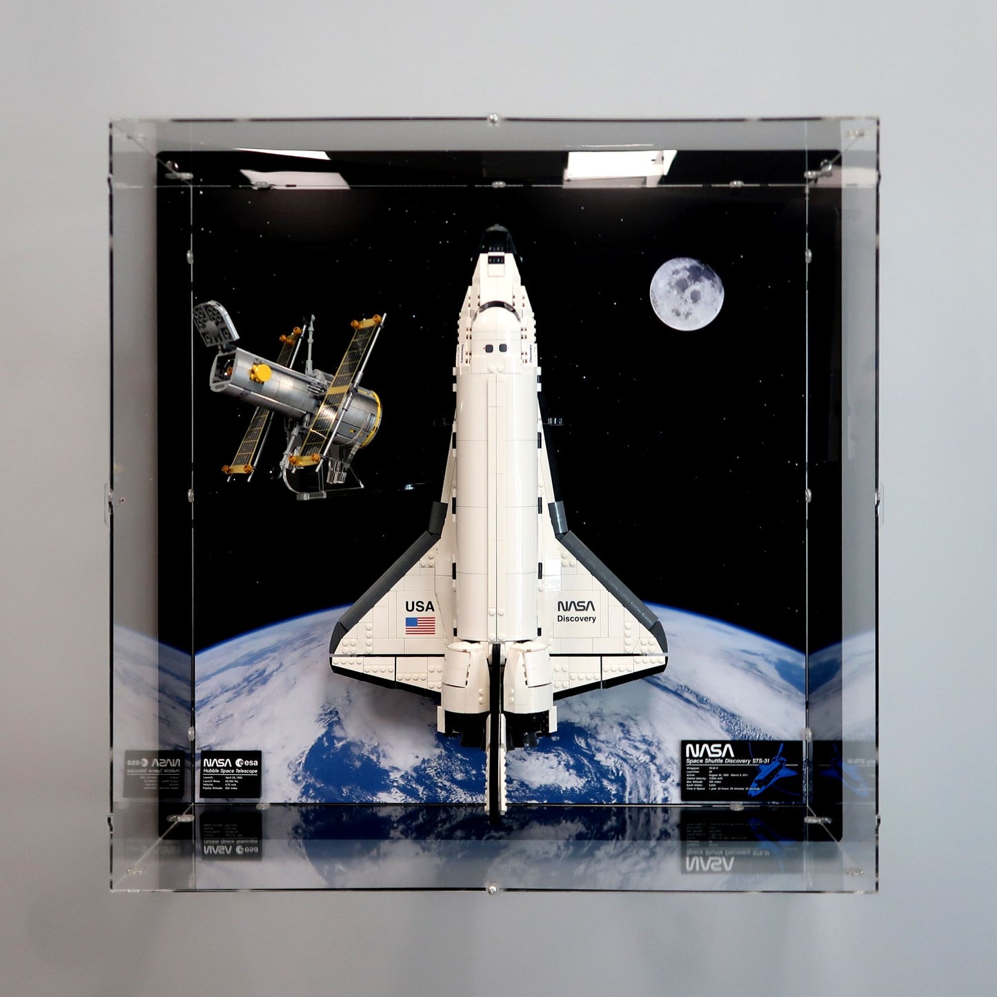 10283 NASA Space Shuttle Discovery Wall-Mounted Display Case